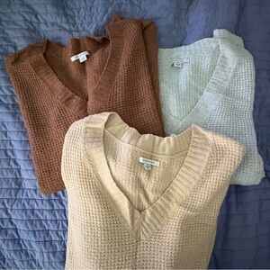 American Eagle Outfitters V-Neck Sweaters - Brown, Tan, Lt Grey. Size Large